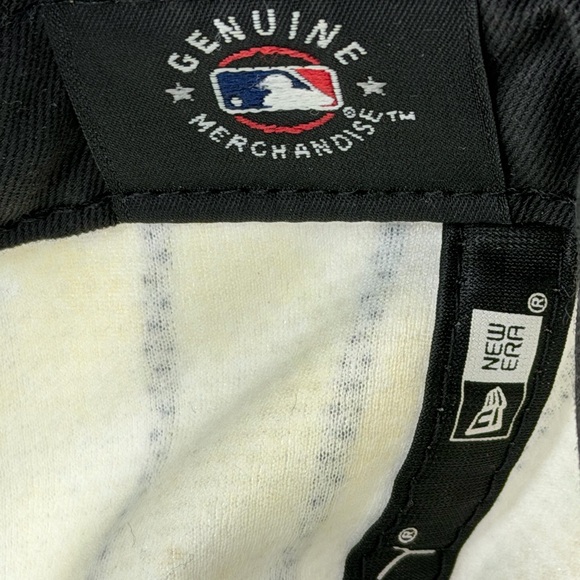 New Era 9Fifty NY Yankees Derek Jeter 2020 White and Navy Pinstripe SnapBack - Picture 8 of 12